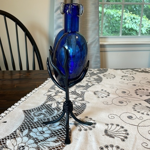 💓Host Pick💓 Cobalt Blue Handblown Heart Shaped Vase Metal Hugging Vines - Picture 13 of 15